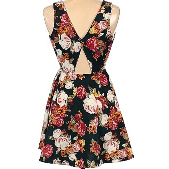 💕Cute Casual Floral Dark Green Spring/Summer Dress💕 - Picture 2 of 3